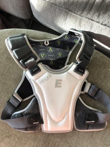 Epoch Integra shoulder pads size med/large.