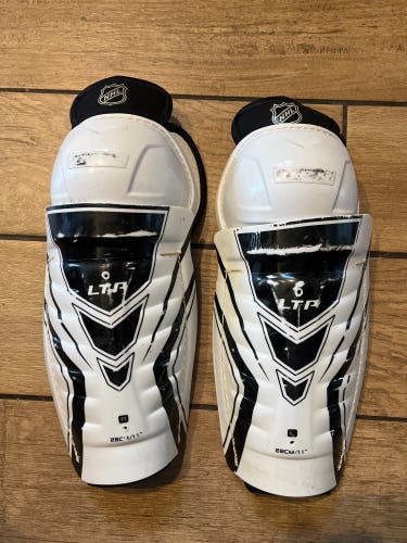 Junior CCM LTP 11" Shin Pads (Used)