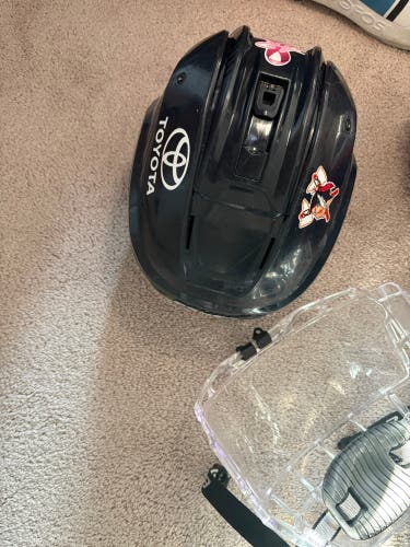 Large Bauer Re-Akt 85 Helmet Pro Stock (Used)