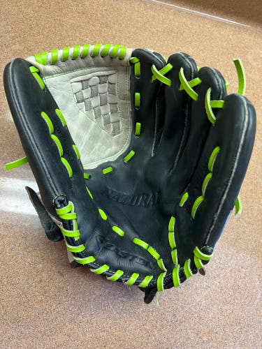 Easton Natural Youth Series NATMK1150 Baseball Glove 11.5" (Used)