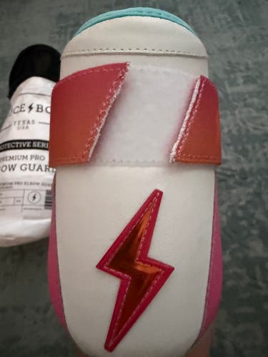 Bruce bolt youth  Elbow Protection (New)