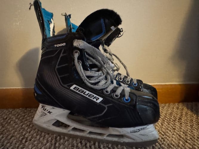 2016 Bauer Nexus 7000 Hockey Skates Regular Width 7 (Used)