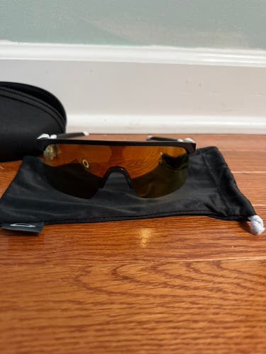 Unisex One Size Fits All Oakley Sutro Sunglasses (Used)