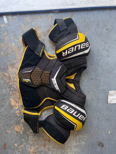 Medium Intermediate Bauer Supreme 170 Shoulder Pads (Used)