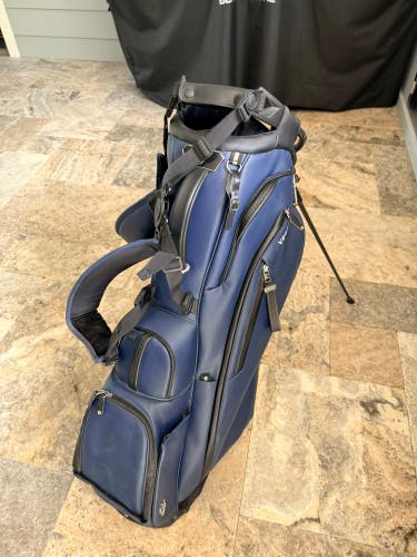 Vessel Player V Pro golf bag.