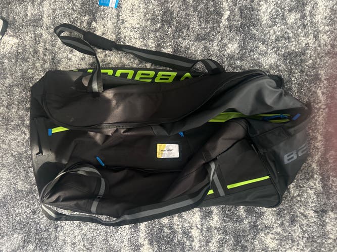 Bauer Bag (New)S24 Bauer premium Wheeled Bag JR Black