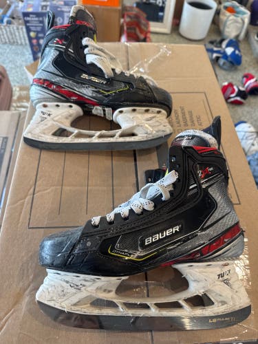 2019 Bauer Vapor 2X Pro Hockey Skates Regular Width Size 5.5 (Used)