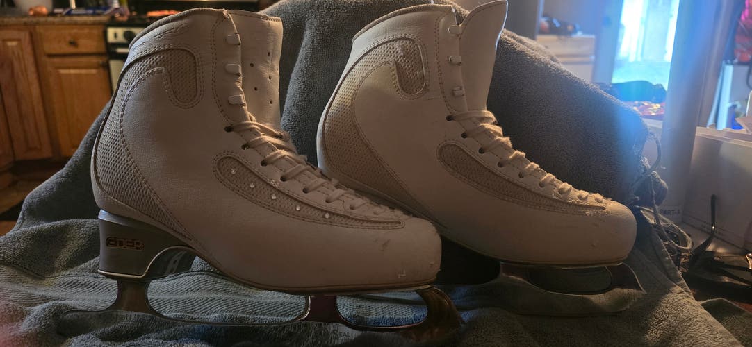 EDEA Ice Fly Figure Skates B Adult 6 (Used)
