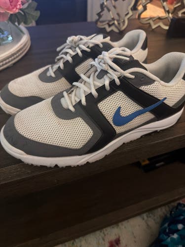 Men's Size M 10.0 (W 11.0) Nike Golf Shoes (Used)
