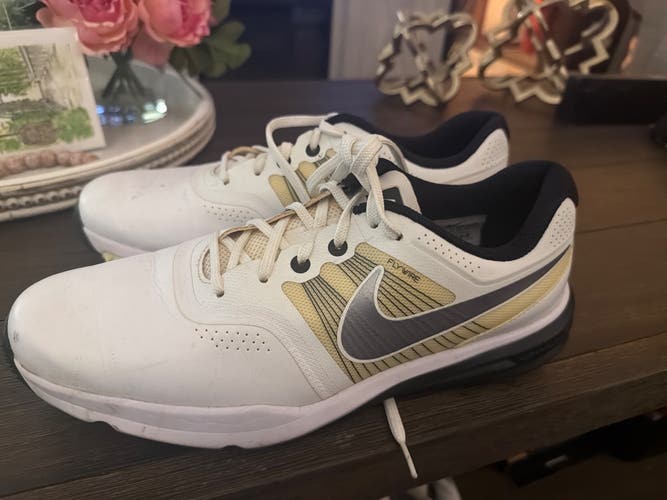 Men's Size M 9.5 (W 10.5) Nike Golf Shoes (Used)