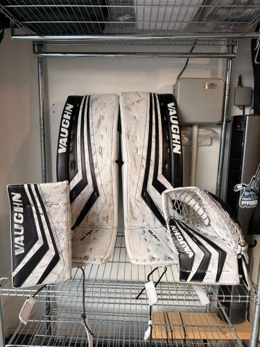31" 2021 Vaughn SLR2 Pro Carbon Regular Goalie Full Set (Used)
