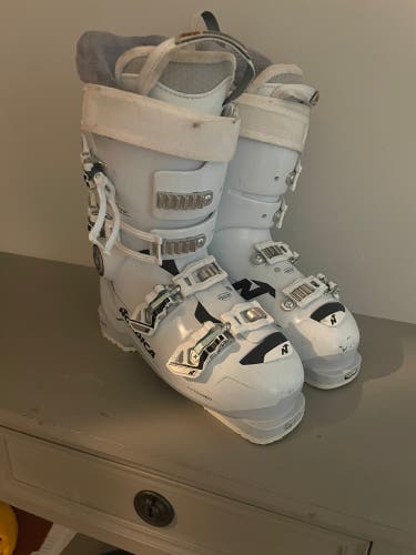 Mondo 24 & 24.5 Women's Nordica Speedmachine 3 85 W All Mountain Ski Boots Soft Flex (Used)