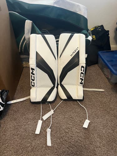22" CCM YTFLEX 3 Goalie Leg Pads (Used)