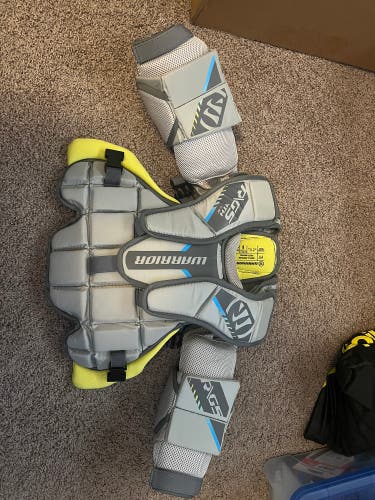 Small / Medium Warrior Ritual G5 Goalie Chest Protector (Used)