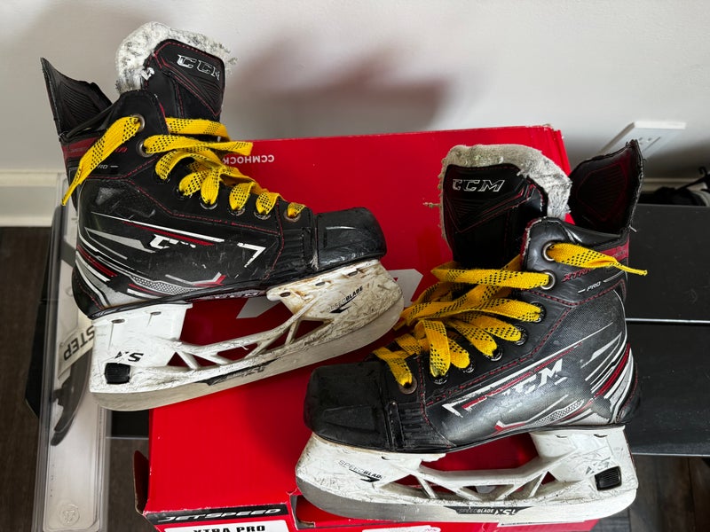 CCM JetSpeed XTRA Pro Hockey Skates – Junior Size 2 D – SpeedBlade XS – Competitive Youth Skate