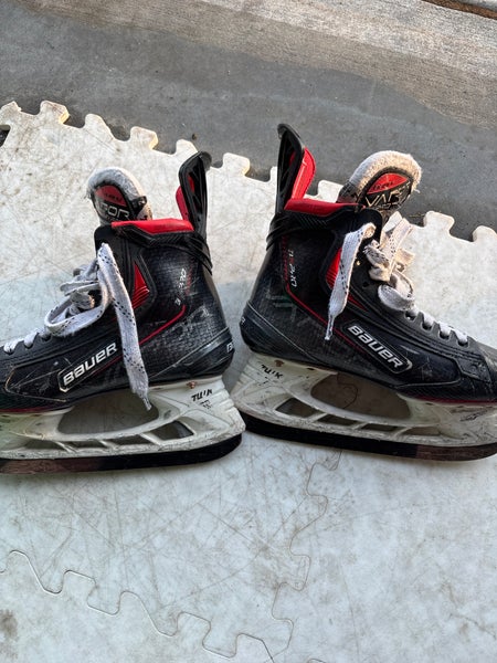 2021 Bauer Vapor 3X Pro Hockey Skates Regular Width Size 4 (Used)