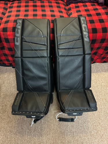 30" CCM EFlex 6.9 Goalie Leg Pads (Used)