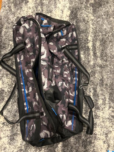 Bauer Premium Wheeled Bag Junior grey Camo