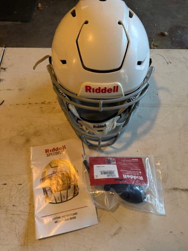 Youth Medium Riddell SpeedFlex Helmet (Used)