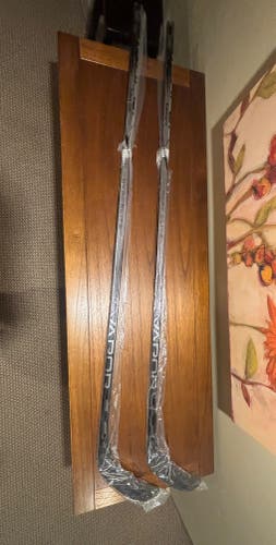Senior Bauer Vapor Hyperlite 2 Right Handed Hockey Stick P92 82 Flex Pro Stock (New)