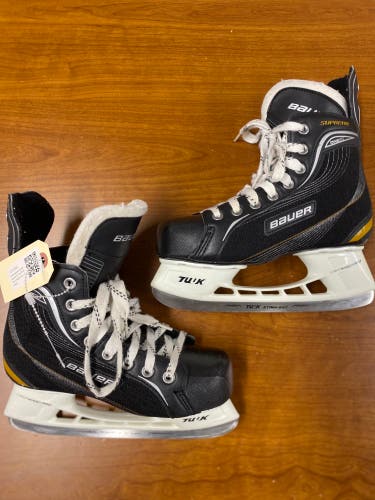 Intermediate Bauer Supreme One20 Hockey Skates Size 4 (Used)