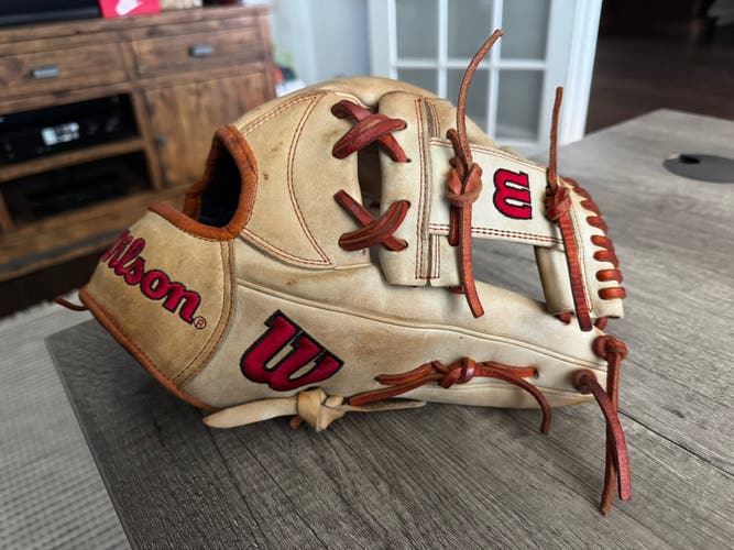 Wilson A2000 RH Infield Baseball Glove 11.75" (Used)