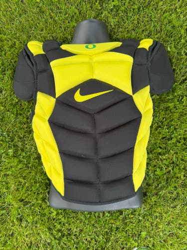 BRAND NEW Oregon Team Issued Nike Diamond Elite Catcher's Chest Protector