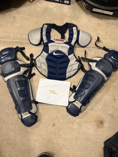 Navy Nike Vapor Catcher's Set (Used)