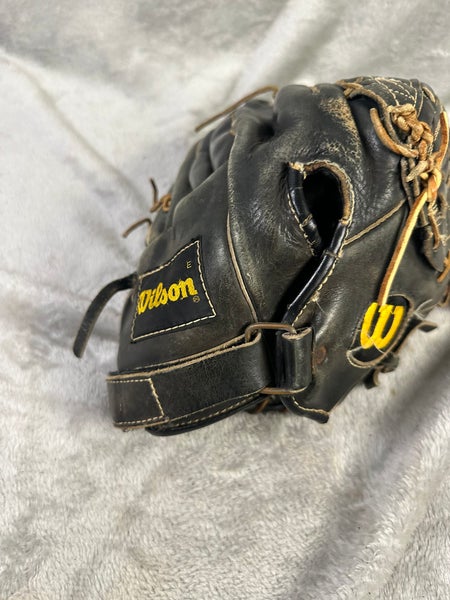 Black Wilson A2114 RH Pitcher's Baseball Glove 11.5