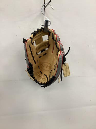 Used Wilson A2000 PF88 BB/SB Glove RH Throw Grey And Red 11 1/4" 11851-S000046675