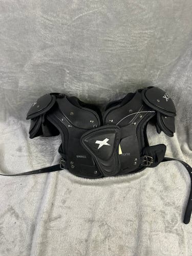 Small Youth Xenith Flyte Shoulder Pads (Used)