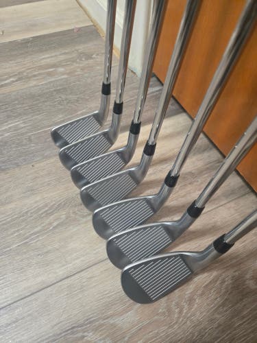 Men's 2025 Titleist T100 Iron Set Right Handed Extra Stiff Flex (New)