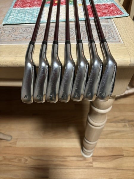TaylorMade R9 MAX Iron Set Regular Flex Graphite Shaft (7 Clubs) #5 - #9, PW, GW (Used)