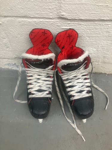 2023 Bauer Vapor X3.7 Hockey Skates Regular Width Size 4 (Used)