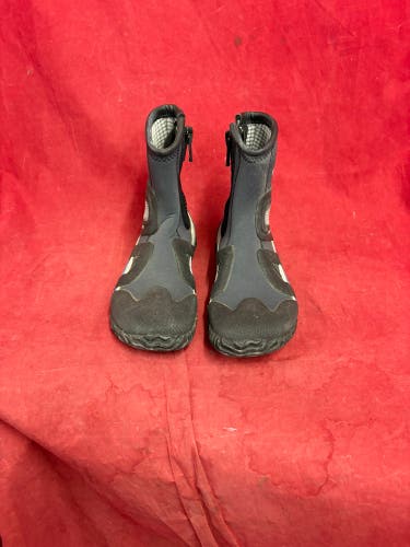 Wetshoes: Women's Boots Medium Wetsuit (Used)