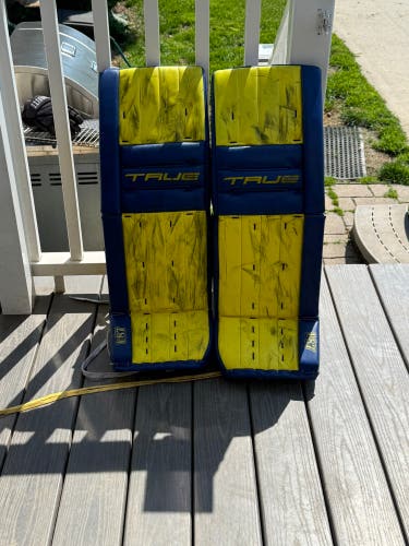 33" True L87 Goalie Leg Pads (Used)