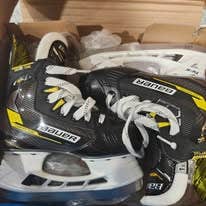 Black/Yellow Bauer Supreme M4 Hockey Skates Extra Wide Width Size 1.5 (New)