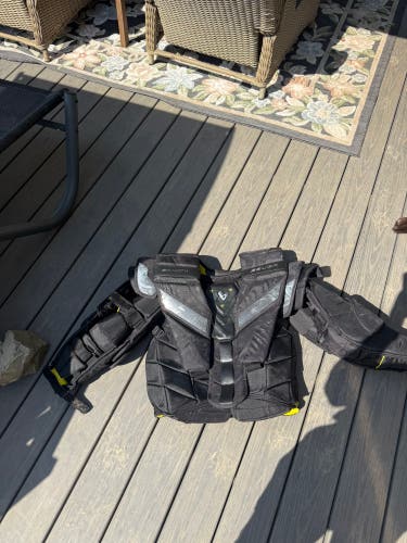 Medium Bauer Supreme Shadow Goalie Chest Protector (Used)