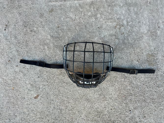 Small CCM FM580 Full Cage (Used)