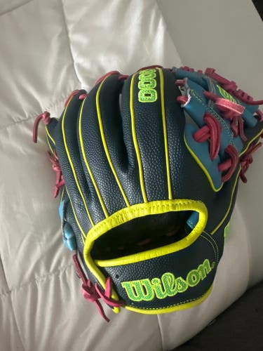 2025 Wilson A2000 RH Infield Baseball Glove 11.5" (New)