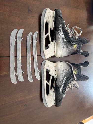 Bauer Vapor Hyperlite 2 Hockey Skates Size 5 Fit 2(Used)