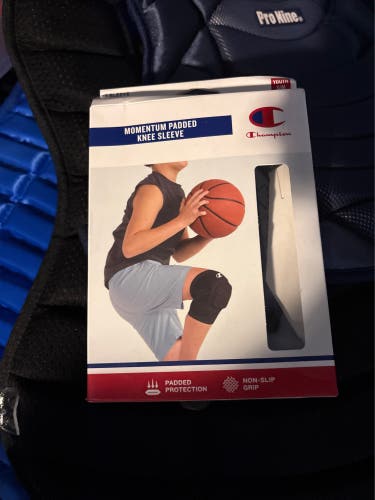 Men's champion knee sleeve (New)