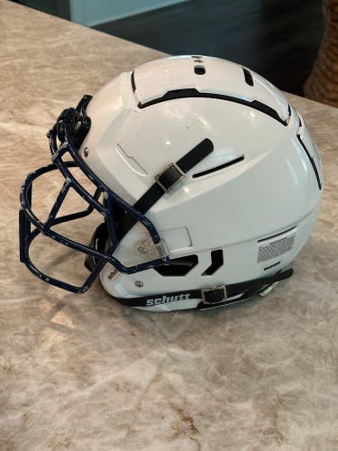 Youth Medium Schutt F7 Helmet (Used)
