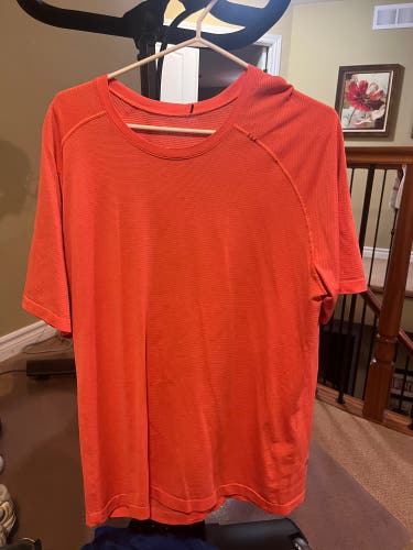 Large Men's Under Armour Shirt (Used)