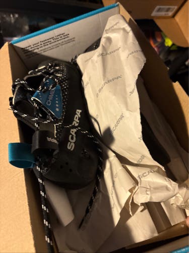 Unisex Adult Scarpa Shoes (New)