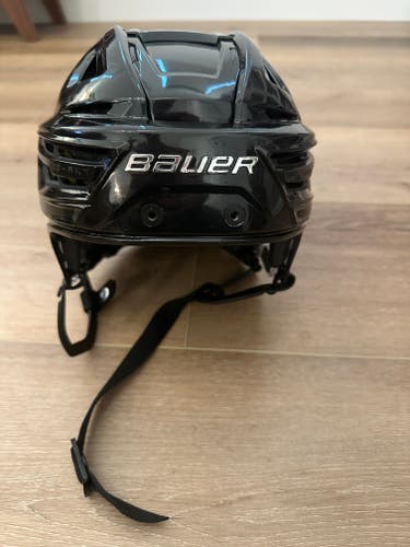 Small Bauer Re-Akt 150 Helmet (Used)