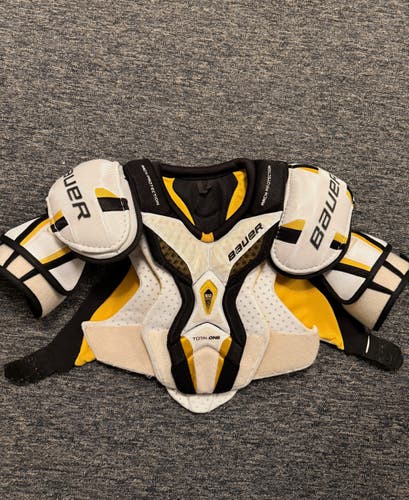 Bauer Supreme TotalOne Shoulder Pads