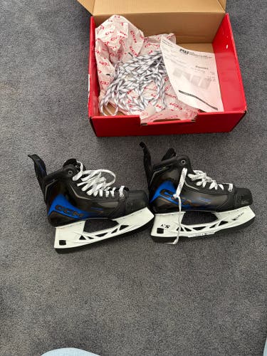 CCM JetSpeed XTRA SE Hockey Skates Regular Width 6 (Used)
