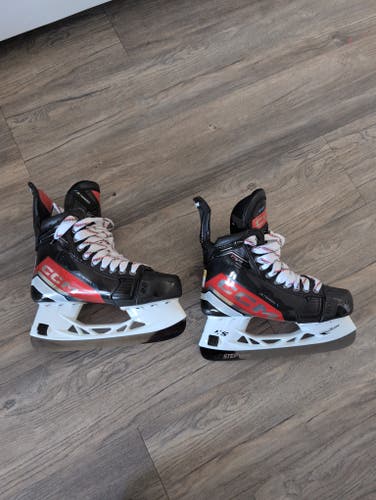 2023 CCM JetSpeed FT6 Pro Hockey Skates Wide Width 6 (Used)