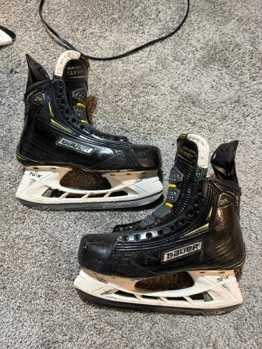 Bauer Supreme 2S Pro Regular Width Size 4 Skates